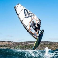 Voile De Windsurf Severn Blade - Red -Surfen Geschäft 35cb5b6e4df1da3e61c9b5a6612fa96e536bde19 E21SEVEWAT68969 8