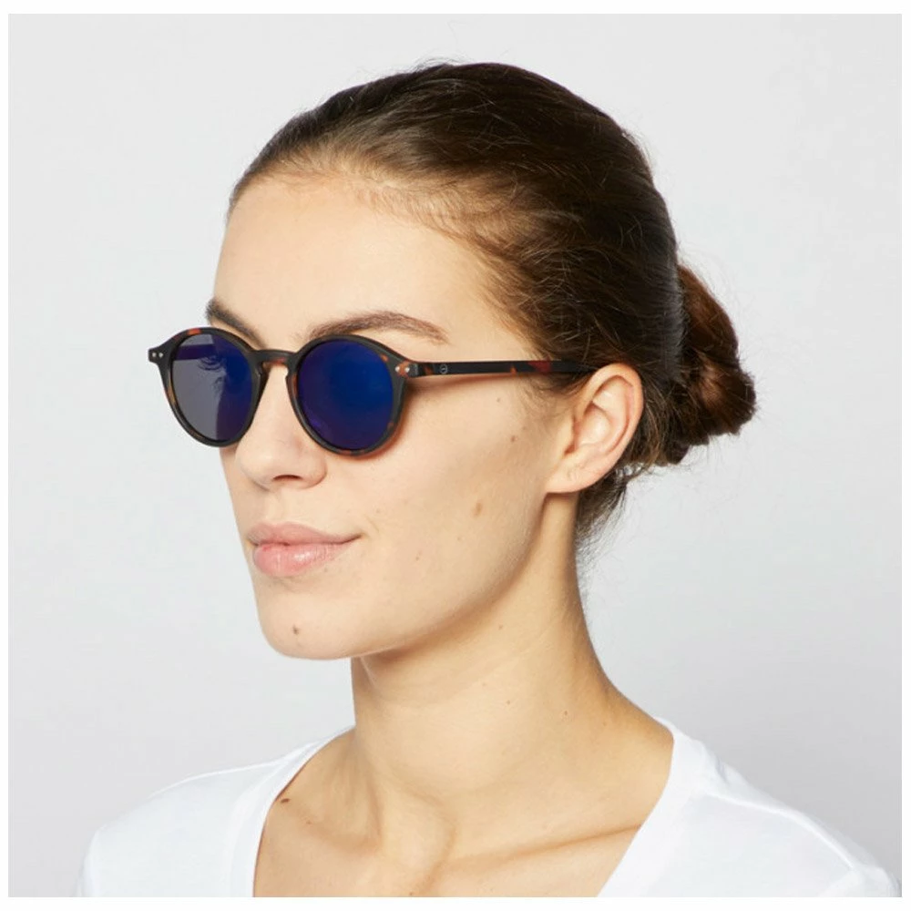 Lunettes De Soleil Izipizi D Sun Tortoise Soft Blue Mirror Lenses Cat 3 5 Lunettes De Soleil Izipizi D Sun Tortoise Soft Blue Mirror Lenses Cat 3 – Image 3