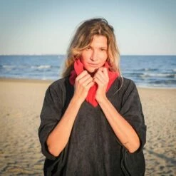 Poncho Surf Saint-Jacques Cape Saint Jacques Blue / Red 7 Poncho Surf Saint-Jacques Cape Saint Jacques Blue / Red -Surfen Geschäft 9764648e69d1aa6cab4fd17f4f1e62e3822dbb51 E22SAINWAT77185 STJQ0090183 3