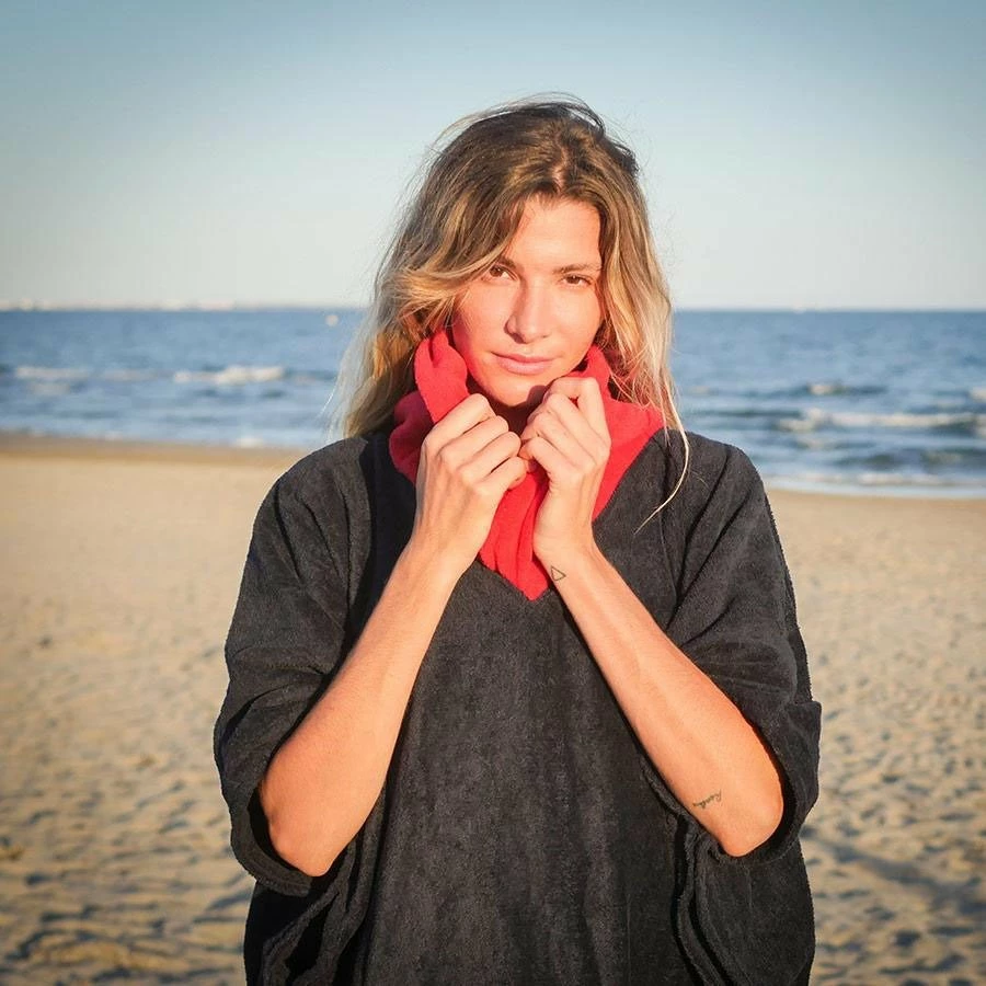 Poncho Surf Saint-Jacques Cape Saint Jacques Blue / Red 5 Poncho Surf Saint-Jacques Cape Saint Jacques Blue / Red – Image 3