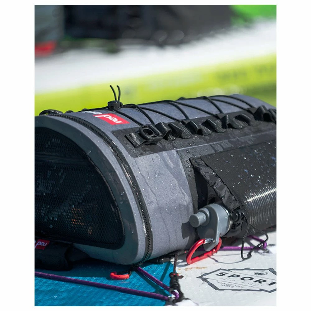 Red Paddle Co. Sac étanche Red Paddle Co Deck Bag 22L Gris 7 Red Paddle Co. Sac étanche Red Paddle Co Deck Bag 22L Gris – Image 5