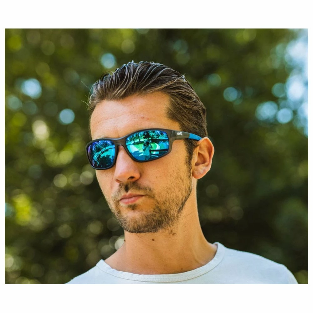 Lunettes De Soleil AZR Cap Mat Crystal Noir Multicouche Bleu Polarized 8 Lunettes De Soleil AZR Cap Mat Crystal Noir Multicouche Bleu Polarized – Image 6