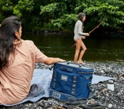 Glacière Yeti Hopper Flip Soft Cooler Charcoal -Surfen Geschäft c8e074957e6d0d41654bfb147d8874b66b43b206 H23YETIACC3342874 15