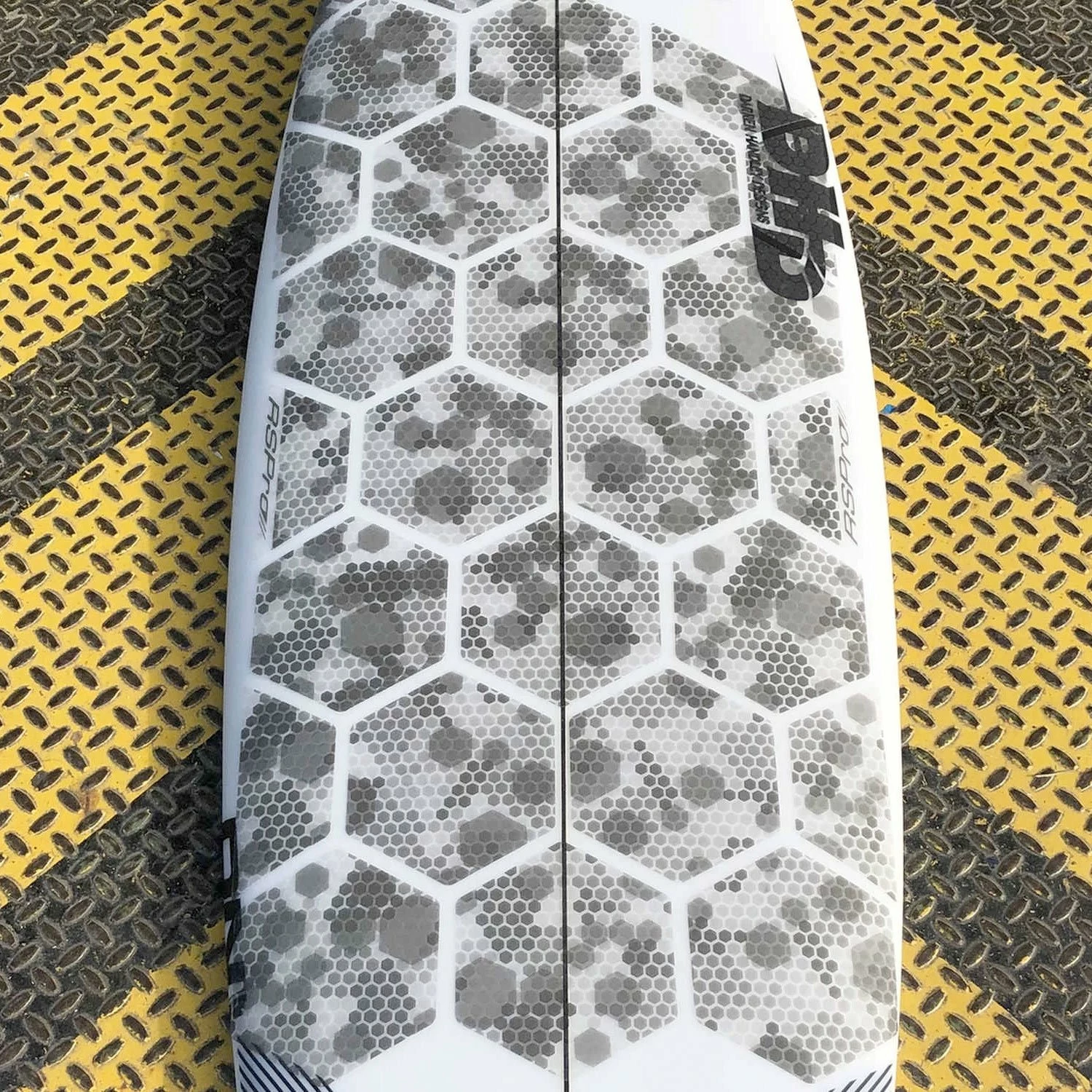 Pad Surf Rail Saver Pro Pad HexaTractRSPro Board Grip & Tract- Camo 4 Pad Surf Rail Saver Pro Pad HexaTractRSPro Board Grip & Tract- Camo – Image 2